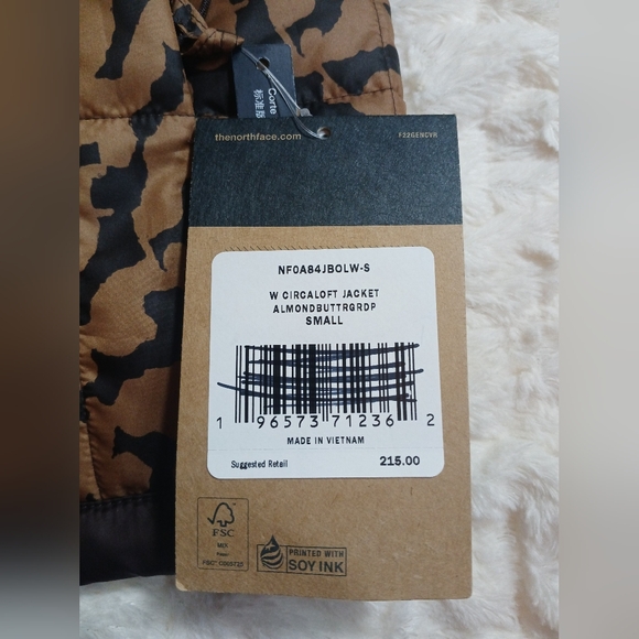 NEW The North Face Womens Circaloft Jacket Small Almond Butter Outdoors - Picture 9 of 12